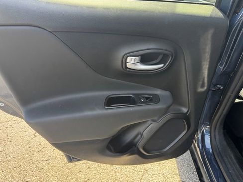 Used 2023 Jeep Renegade Altitude w/ Convenience Group I AWD/4WD image 18