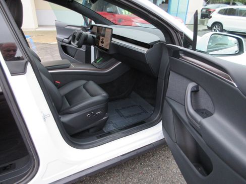Used 2022 Tesla Model X image 22