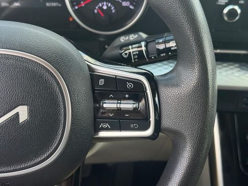 Used 2022 Kia Carnival LX FWD image 21