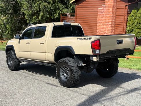 Used 2018 Toyota Tacoma TRD Off-Road image 4