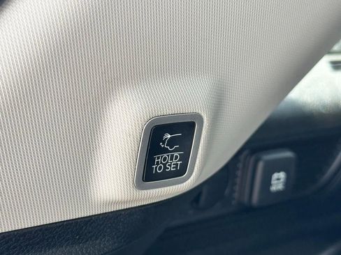 Used 2023 Jeep Grand Cherokee Limited w/ Black Appearance Package image 10