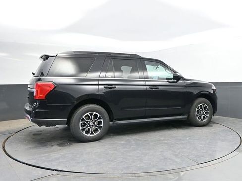 Used 2024 Ford Expedition XLT AWD/4WD image 2