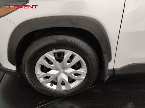 Used 2024 Toyota Corolla Cross L image 38