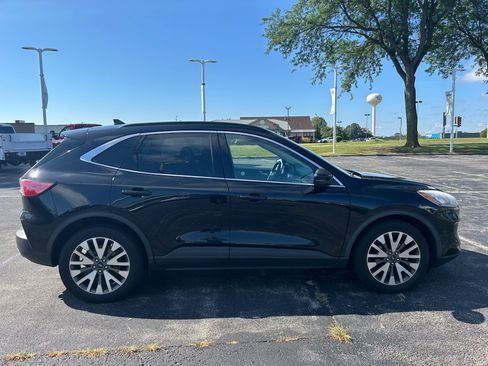 Used 2020 Ford Escape Titanium AWD/4WD image 4