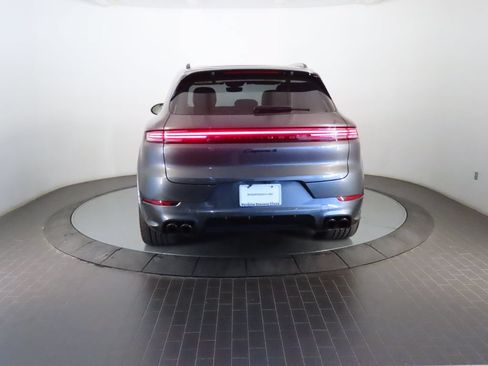 Certified 2026 Porsche Cayenne S AWD/4WD image 6