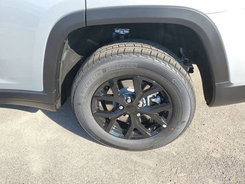 New 2025 Jeep Grand Cherokee L Altitude image 5