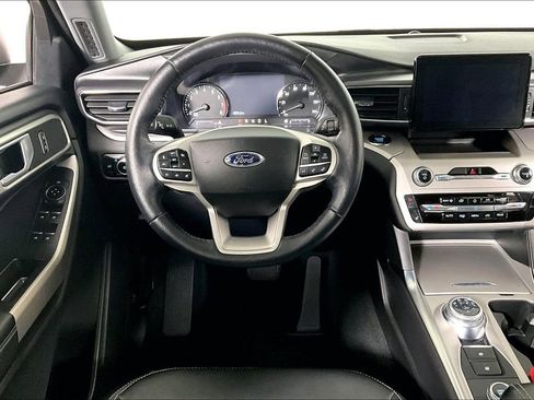 Used 2023 Ford Explorer XLT w/ Equipment Group 202A image 5