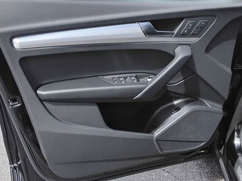 Certified 2025 Audi Q5 2.0T Premium image 16