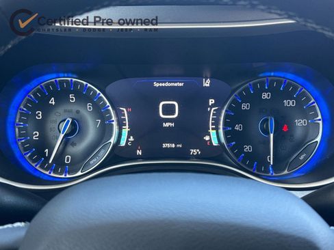 Used 2022 Chrysler Pacifica Touring-L FWD image 26