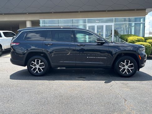 Used 2024 Jeep Grand Cherokee L Limited RWD image 4