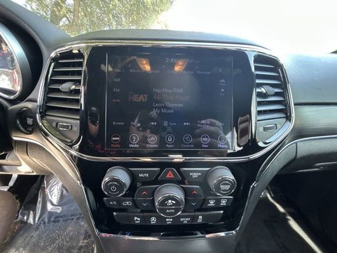Used 2019 Jeep Grand Cherokee Limited w/ Luxury Group II image 17