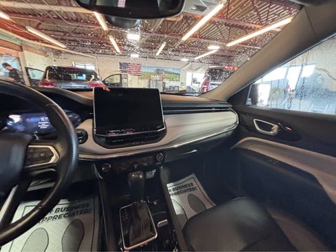 Used 2022 Jeep Compass Limited image 11