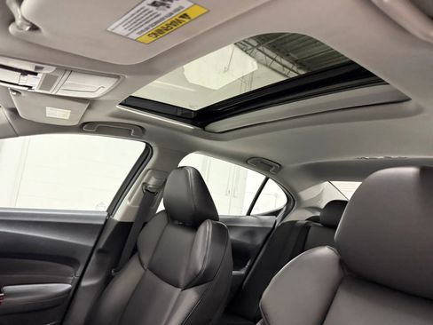 Used 2017 Acura TLX image 16