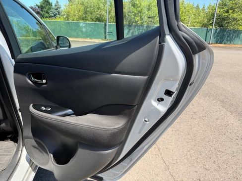 Used 2017 Nissan Leaf SV w/ Premium Package FWD image 25