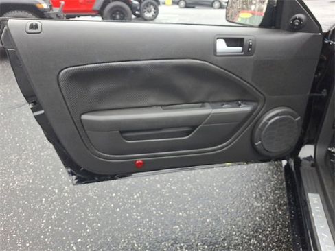 Used 2006 Ford Mustang GT image 12