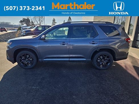 New 2025 Honda Pilot Touring image 2