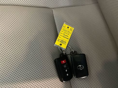 Used 2019 Toyota Highlander Limited Platinum image 27