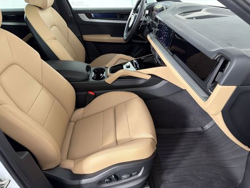 Certified 2026 Porsche Cayenne AWD/4WD image 25