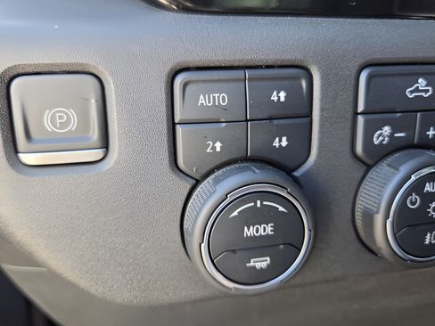 Used 2023 Chevrolet Silverado 1500 LT Trail Boss w/ Convenience Package II AWD/4WD image 28