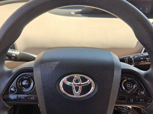 Used 2019 Toyota Prius LE image 17