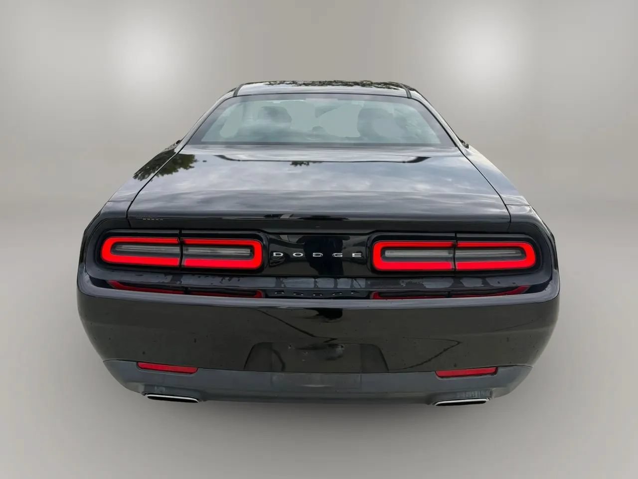 Used 2016 Dodge Challenger SXT w/ Cold Weather Group RWD image 6