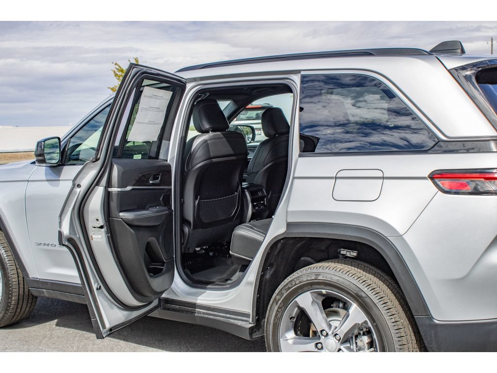 New 2026 Jeep Grand Cherokee Limited AWD/4WD image 13