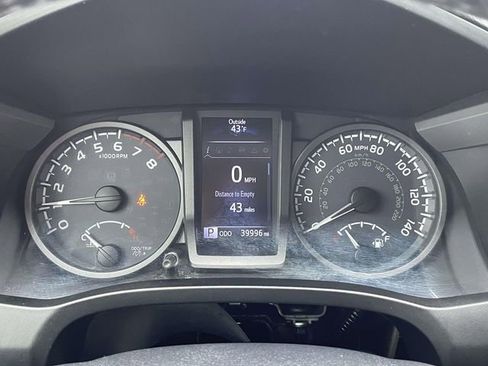 Used 2018 Toyota Tacoma TRD Off-Road image 18