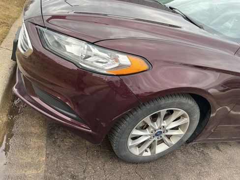 Used 2017 Ford Fusion SE image 4