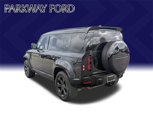 Used 2023 Land Rover Defender 110 X-Dynamic SE image 7