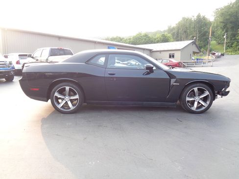 Used 2014 Dodge Challenger SXT image 9