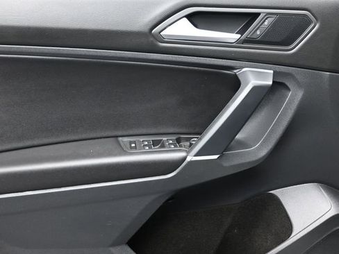 Used 2020 Volkswagen Tiguan SE image 10