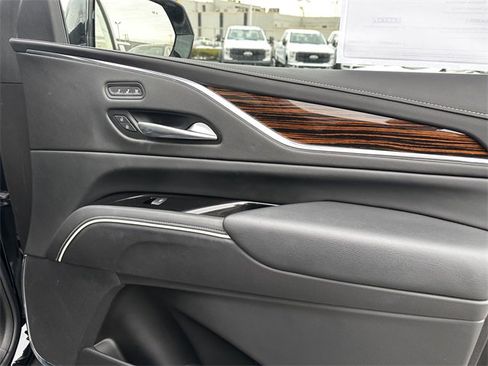 Used 2023 Cadillac Escalade Premium Luxury image 35