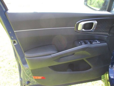 New 2025 Kia Sorento S w/ Panoramic Sunroof Package image 14