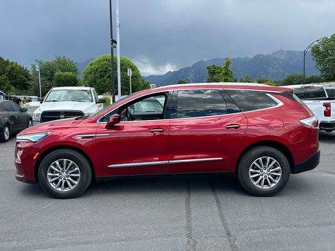 Used 2024 Buick Enclave Premium AWD/4WD image 7