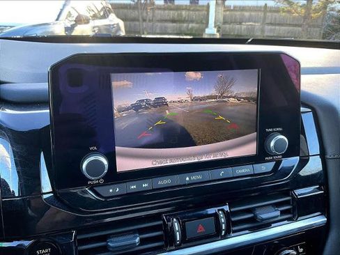 Certified 2025 Nissan Pathfinder SV image 20