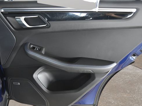 Used 2022 Porsche Macan image 38