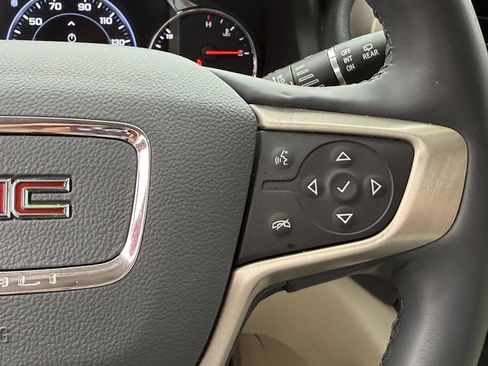 Used 2023 GMC Acadia Denali image 18