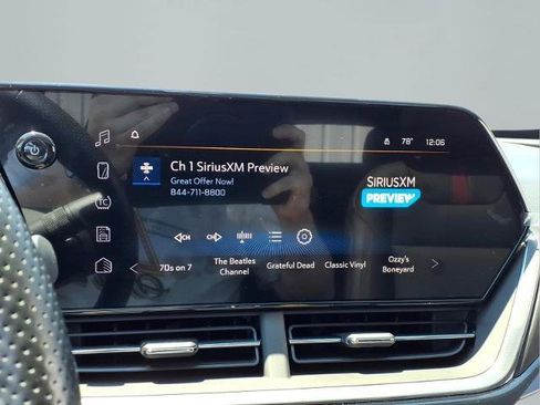 Used 2024 Chevrolet Trax RS w/ Sunroof Package FWD image 12