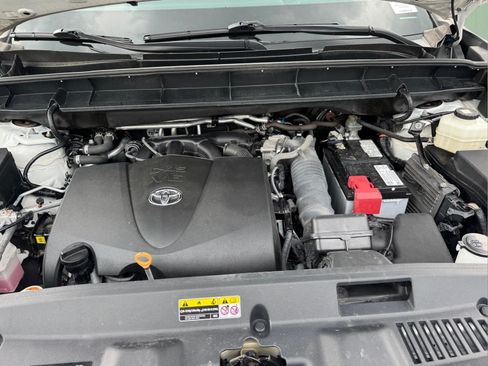 Used 2021 Toyota Highlander Platinum AWD/4WD image 14