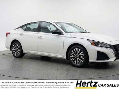 Used 2025 Nissan Altima 2.5 SV FWD image 1