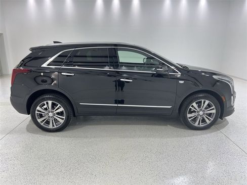 Used 2025 Cadillac XT5 Premium Luxury image 6