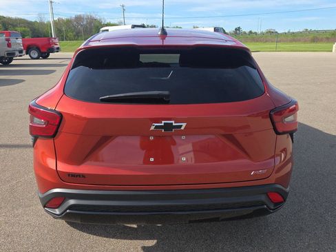 Used 2024 Chevrolet Trax RS w/ Driver Confidence Package FWD image 4