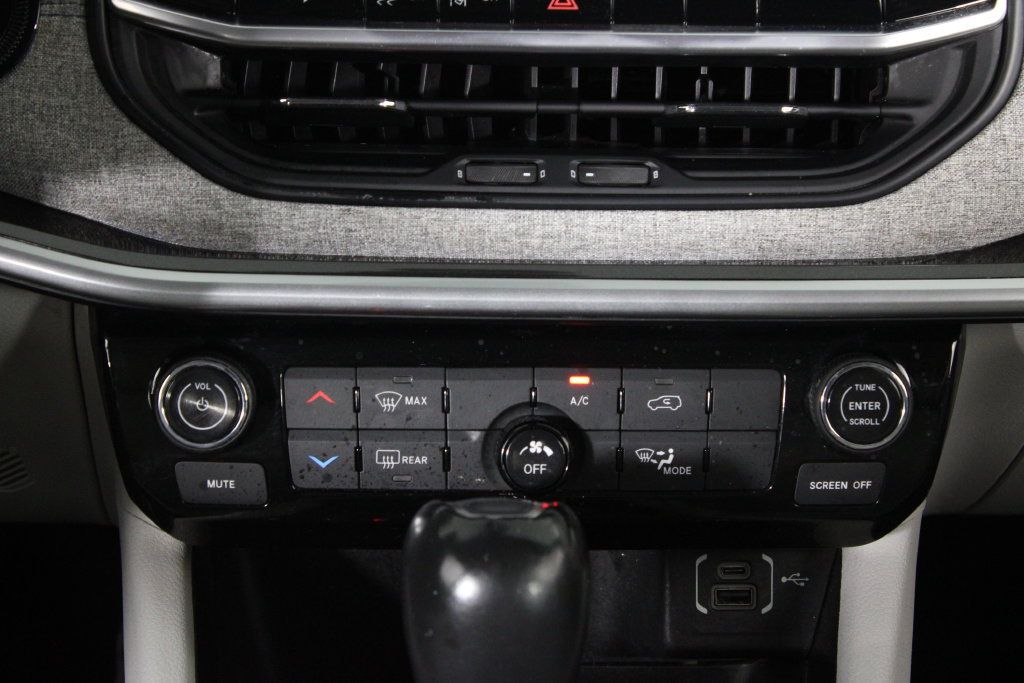Used 2022 Jeep Compass Latitude FWD image 20