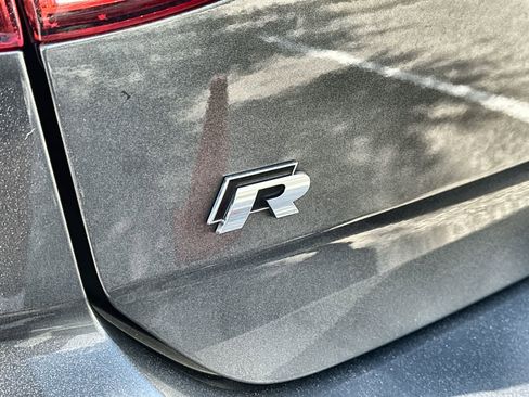 Used 2018 Volkswagen Golf R 4-Door image 15