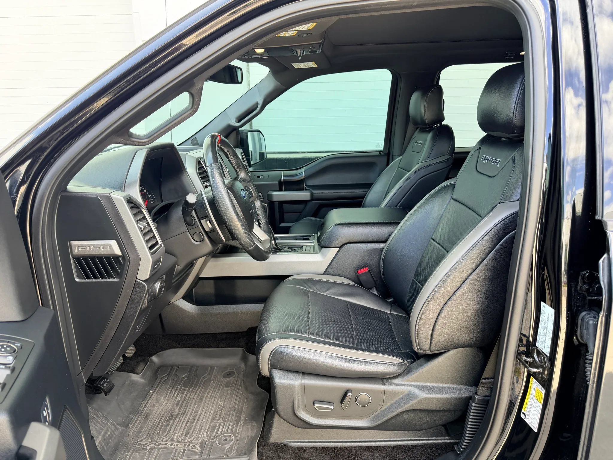 Used 2017 Ford F150 Raptor w/ Equipment Group 802A Luxury AWD/4WD image 11