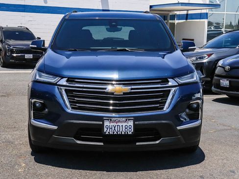 Used 2023 Chevrolet Traverse LT FWD image 2