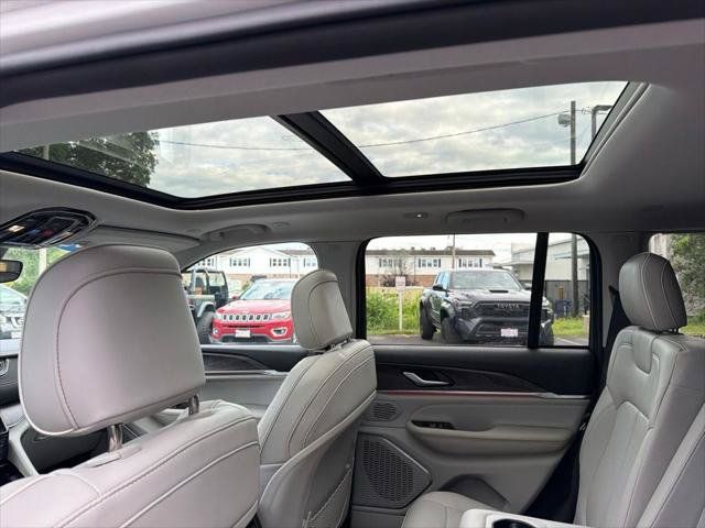 Certified 2023 Jeep Grand Cherokee Overland AWD/4WD image 34