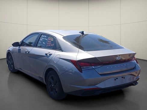 Used 2021 Hyundai Elantra SEL w/ Convenience Package FWD image 5