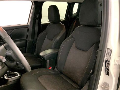 Used 2023 Jeep Renegade Latitude image 22