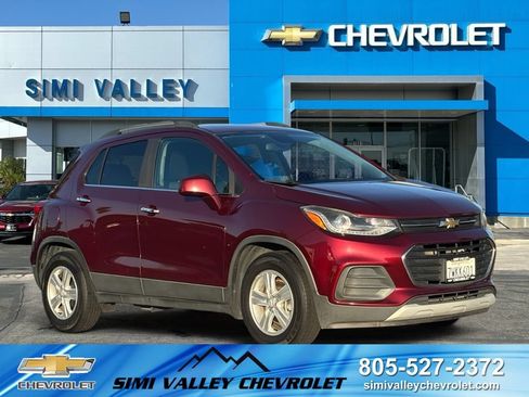 Certified 2017 Chevrolet Trax LT w/ LT Convenience Package FWD image 1